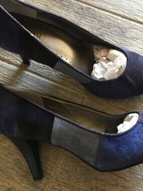Bijou by AJ Valenci Blue Suede Pumps, Size 8.5B (NIB)